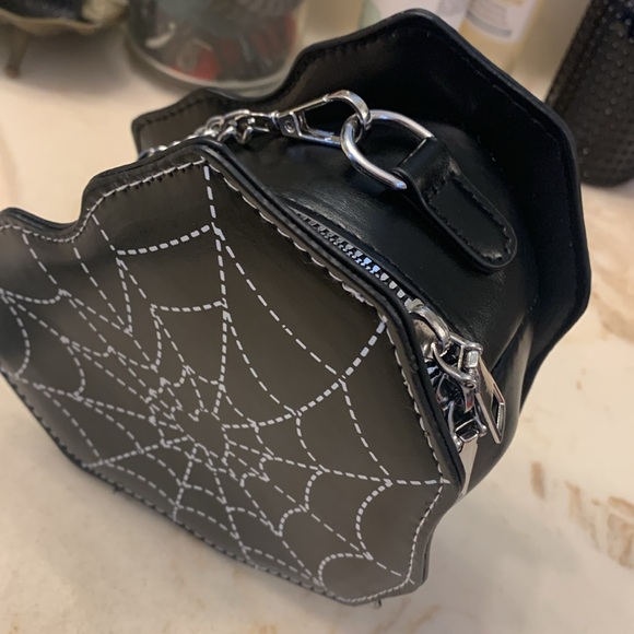 NWOT crossbody mini black heart spiderweb bag 🖤 🕸️ - Picture 3 of 9